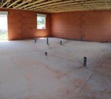 Vue dans coin d'une chambre, avant le hors d'eau, hors d'air