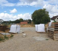 Enfin!!!                               Fondationd coulees fin juillet avant la fermeture de MP.                    vide sanitaire en cours