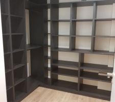 Dressing presque terminé ne manque plus que les 8 tiroirs