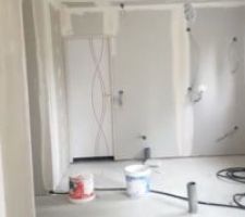 Et voila, placo fini :)
La premiere semaine de la rentr&eacute;e fut bonne !! enfin !!
cette semaine on attends le ravalement et le second passage du plombier...
Nous avons rdv avec notre m&eacute;tr&eacute; jeudi apr&egrave;s midi ! je ferais donc des photos :)