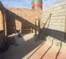 Mur du rdc fini vue intérieure du mur de refend cuisine