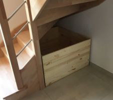 Placard sous escalier : le caisson planquée anti-perte de place