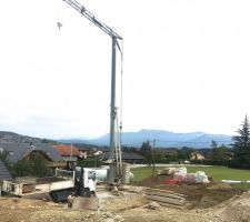 Maçonnerie jour 1
Installation de la grue et pose du matériel