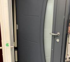 Après quelques hésitations, voici la porte d'entrée ! Coup de coeur de Monsieur