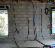 L'eau et l'électricité tombent du ciel entre les meurtrières !