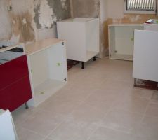 Carrelage pos&eacute; et positionnement meubles.