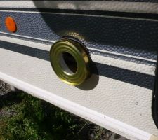 Percement de la caravane : la  boîte est prête