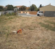 Vu du centre du terrain, entr&eacute;e de l'autre sens