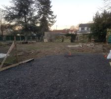 Implantation de la construction (piquet orange).