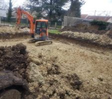 2 pelleteuses pour creuser les fondations 2.