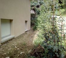 Remblai contre la maison suite mauvaise analyse du terrain par B&M