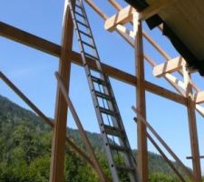 Les 4 premières planches de contreventement posées