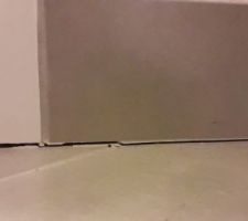 Ecart a l etage entre plinthe et carrelage la dalle beton aurait elle bougé ?