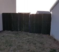 Haies artificielles posées (coté jardin)