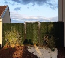 Haies artificielles posées (coté maison)