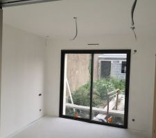 Sous-couche de peinture réalisée dans la chambre parentale
