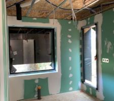 Placo-plâtre : salle de bain
pas de placo au plafond, car faux plafond en bardage bois