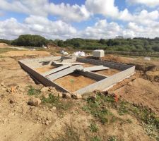 Premiers agglo de mont&eacute; pour le vide sanitaire, RAS aucun agglo de faill&eacute;, bien &agrave; niveau.