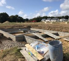 Premiers agglo de mont&eacute; pour le vide sanitaire, RAS aucun agglo de faill&eacute;, bien &agrave; niveau.