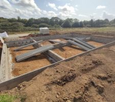 Premiers agglo de mont&eacute; pour le vide sanitaire, RAS aucun agglo de faill&eacute;, bien &agrave; niveau.