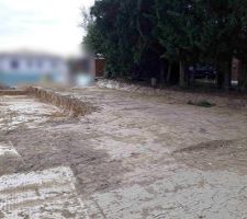 Second niveau au fond du jardin, pour profiter de l'ombre des grands arbres en été !