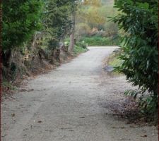 Le chemin d aces au terrain apres passage des fourreaux.