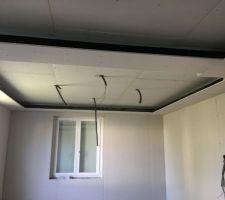 Pose du placo du plafond du salon