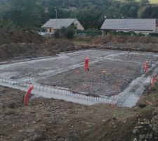 Coulage des fondations et mise en place des gaines et réseaux eaux usées.