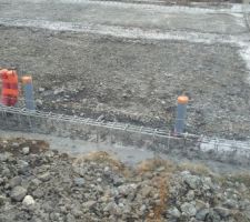 Coulage des fondations et mise en place des gaines et réseaux eaux usées.