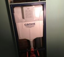 Pose du placo au  mur de la  salle de bain parentale