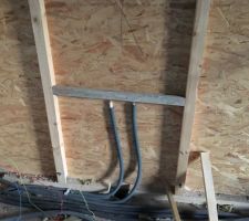 Pose renfortdans le mur de la  salle de bain parentale pour le meuble vasque