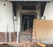 Ouverture pour le nouveau linteau porte d´entrée