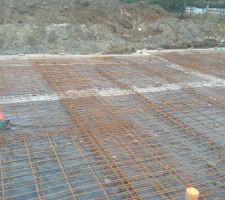 Ferraillage de la dalle avant coulage en début de semaine