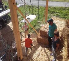 Déchargement et rangement de la paille