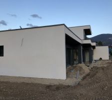 Remise en place des terres, et aménagement pour la future terrasse