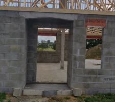 Dalle de l'entrée coulée.