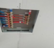 Plomberie au plafond