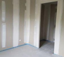 Bandes de la chambre du rdc  terminées
