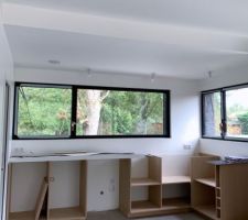 Meuble de cuisine réalisé sur place et sur mesure, en chêne