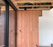 Pose du bardage en bois intérieur