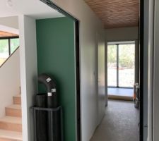 Pose du bardage en bois au plafond