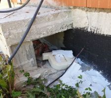 Manque d'imperm&eacute;abilisant sous la dalle