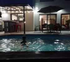 La piscine en soirée
