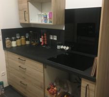 Bon , le cuisiniste nous a vendu un meuble sois disant meuble pour micro-onde mais bon il ne rentre pas! Vu la taille de l?espace pour  , cela ne m?entonne pas !