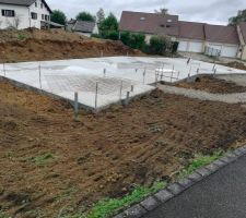 Intervention du terrassier pour remettre les terres au niveau du VS