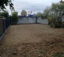 Terrain retourn&eacute;, pelouse sem&eacute;e, on attend que &ccedil;a pousse maintenant ?