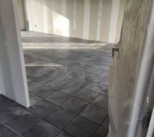 Voila... Carrelage pos&eacute; ! Finition pr&eacute;vu demain