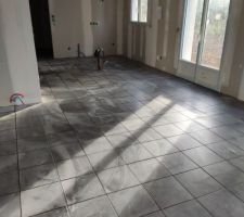 Voila... Carrelage pos&eacute; ! Finition pr&eacute;vu demain