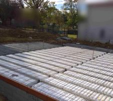 Hourdi install&eacute; en attente de la dalle