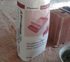 Mortier de jointure utilis&eacute;, &ccedil;a ne vient pas de brico-d&eacute;p&ocirc;t.